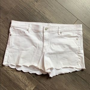 Ann Taylor Loft white shorts with scalloped bottom